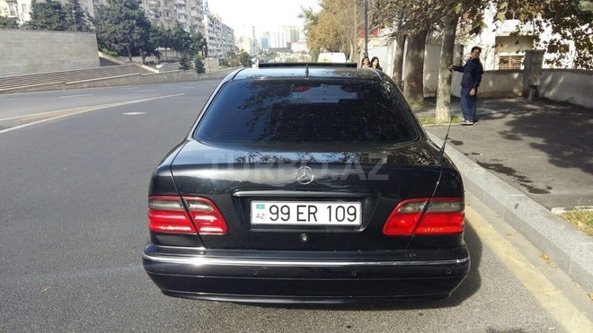 Mercedes E 200 2001, 158,000 km - 2.0 l - Bakı