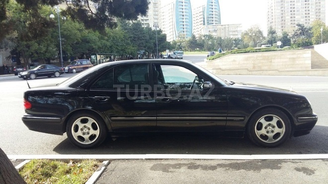 Mercedes E 200 2001, 158,000 km - 2.0 l - Bakı