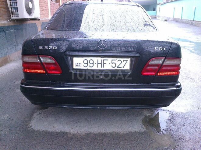 Mercedes E 220 2001, 261,500 km - 2.2 l - Göyçay