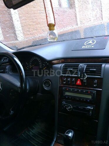 Mercedes E 220 2001, 261,500 km - 2.2 l - Göyçay
