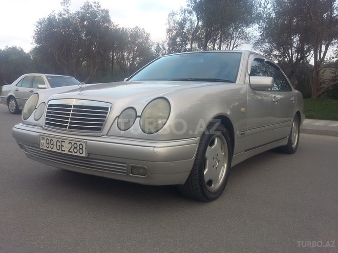 Mercedes E 220 1999, 342,000 km - 2.2 l - Bakı