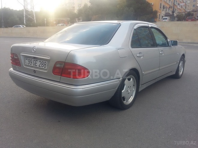 Mercedes E 220 1999, 342,000 km - 2.2 l - Bakı