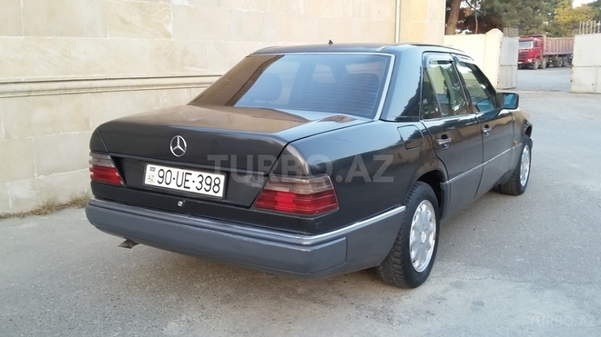 Mercedes E 200 1990, 245,000 km - 2.0 l - Bakı