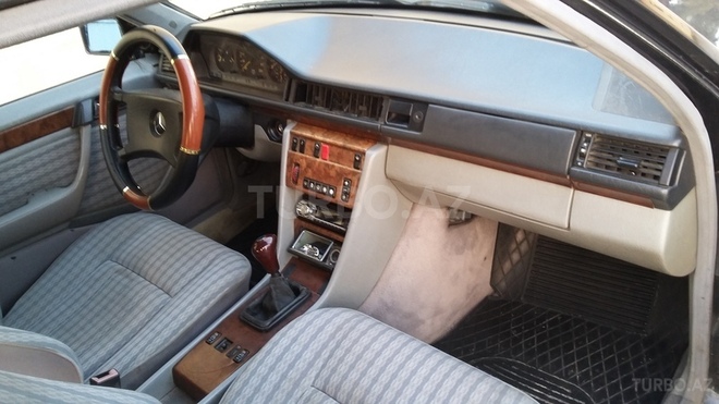 Mercedes E 200 1990, 245,000 km - 2.0 l - Bakı