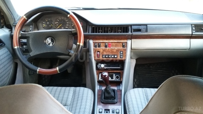 Mercedes E 200 1990, 245,000 km - 2.0 l - Bakı