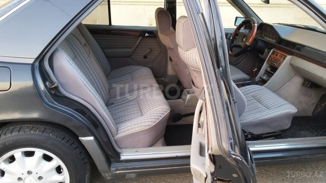 Mercedes E 200 1990, 245,000 km - 2.0 l - Bakı