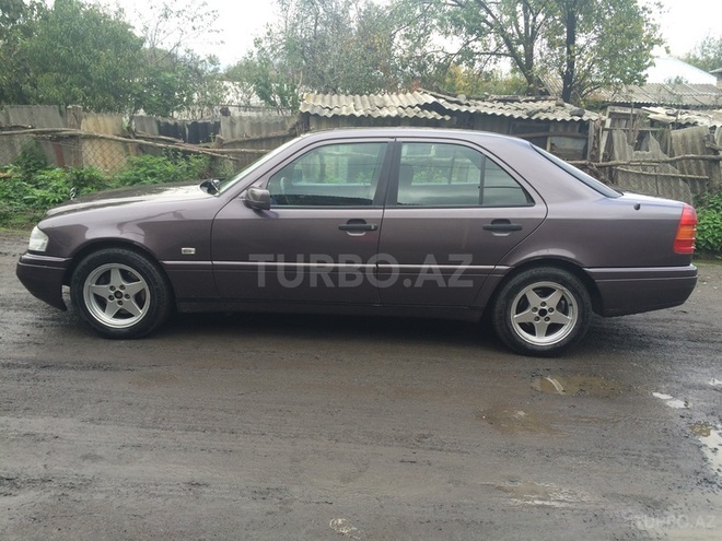 Mercedes C 200 1994, 238,000 km - 2.0 л - Qax