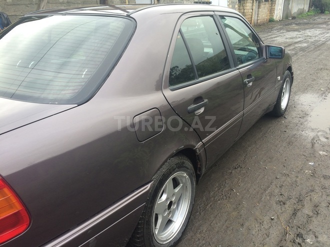 Mercedes C 200 1994, 238,000 km - 2.0 л - Qax
