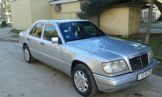 Mercedes E 220 1993, 222,602 km - 2.2 l - Neftçala