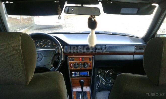 Mercedes E 220 1993, 222,602 km - 2.2 l - Neftçala
