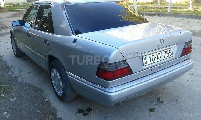 Mercedes E 220 1993, 222,602 km - 2.2 l - Neftçala