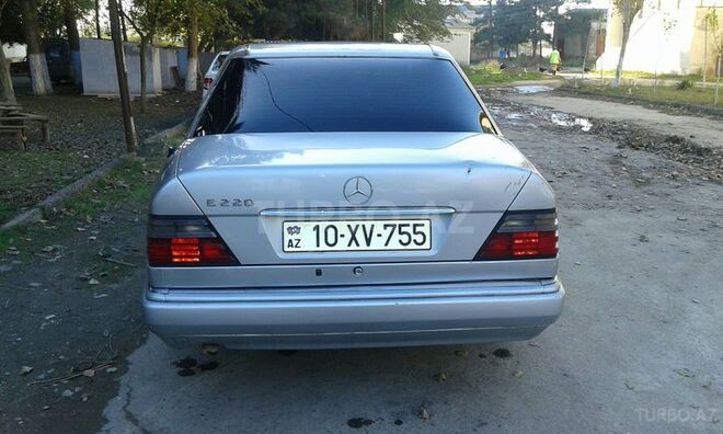 Mercedes E 220 1993, 222,602 km - 2.2 l - Neftçala