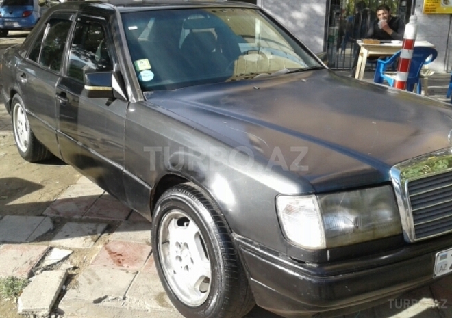 Mercedes E 230 1990, 322,000 km - 2.3 l - Bakı