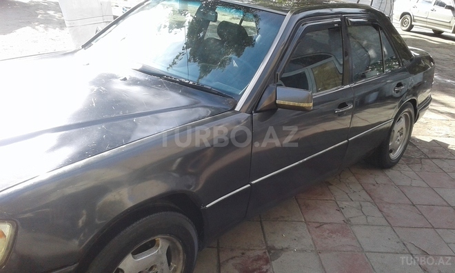 Mercedes E 230 1990, 322,000 km - 2.3 l - Bakı