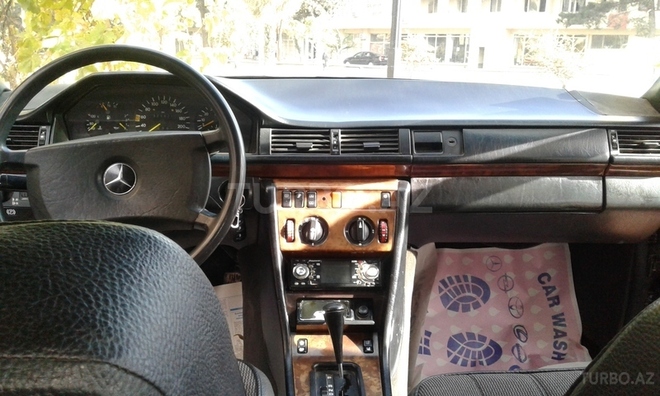 Mercedes E 230 1990, 322,000 km - 2.3 l - Bakı