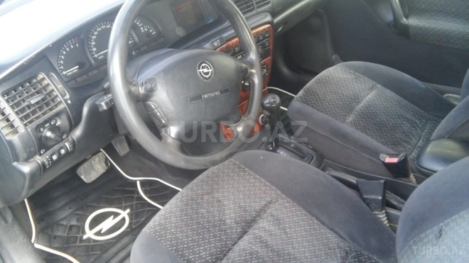 Opel Vectra 1996, 214,347 km - 2.0 l - Yevlax