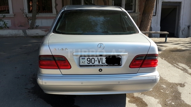 Mercedes E 320 2001, 194,000 km - 3.2 l - Bakı