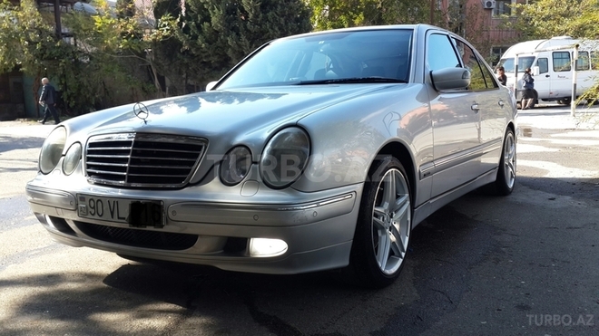 Mercedes E 320 2001, 194,000 km - 3.2 l - Bakı