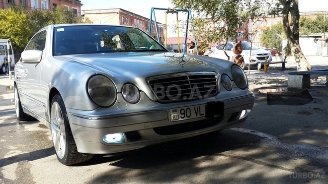Mercedes E 320 2001, 194,000 km - 3.2 l - Bakı