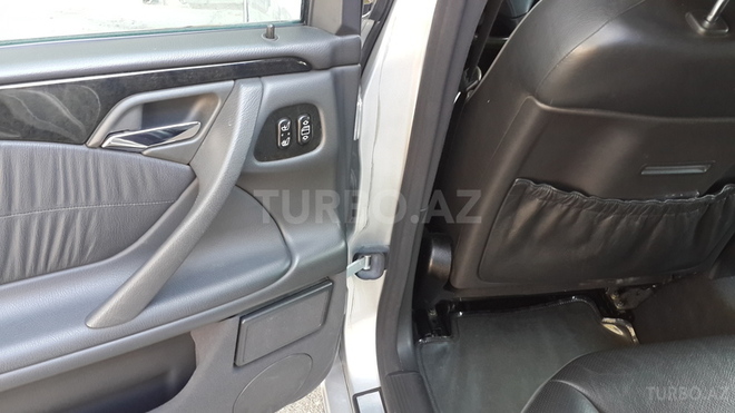 Mercedes E 320 2001, 194,000 km - 3.2 l - Bakı
