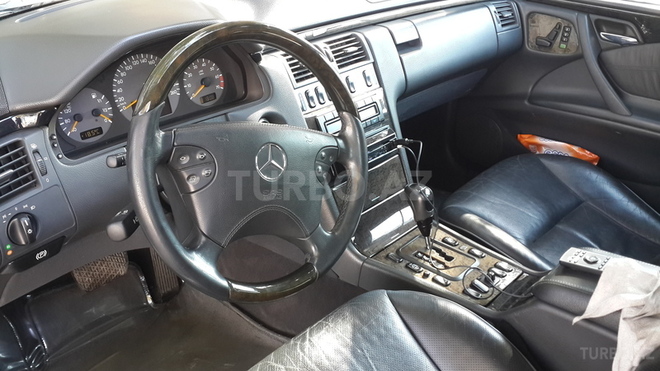 Mercedes E 320 2001, 194,000 km - 3.2 l - Bakı