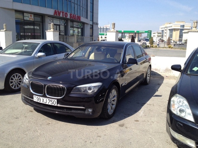 BMW 750 2011, 81,000 km - 4.4 l - Bakı