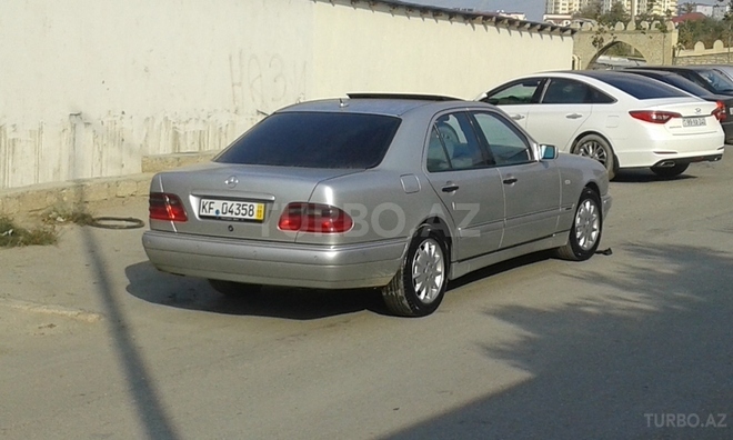 Mercedes E 240 1998, 267,001 km - 2.4 l - Bakı