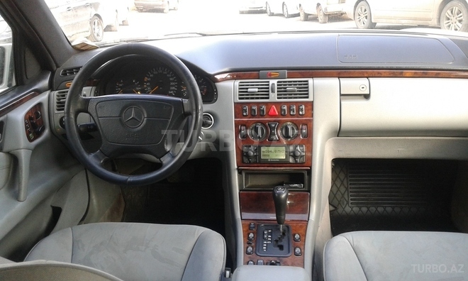 Mercedes E 240 1998, 267,001 km - 2.4 l - Bakı