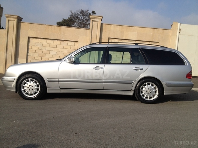 Mercedes E 270 2001, 333,000 km - 2.7 l - Bakı