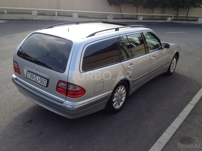 Mercedes E 270 2001, 333,000 km - 2.7 l - Bakı