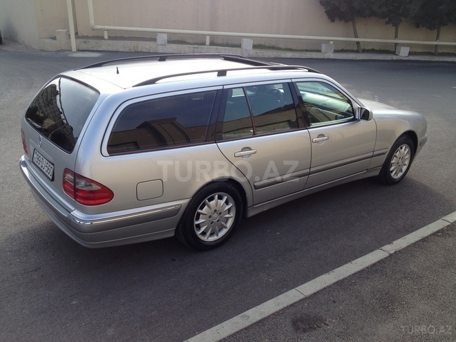 Mercedes E 270 2001, 333,000 km - 2.7 l - Bakı