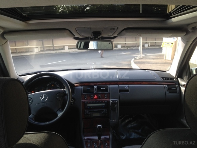 Mercedes E 270 2001, 333,000 km - 2.7 l - Bakı