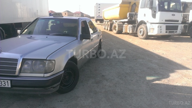 Mercedes E 220 1993, 558,682 km - 2.2 l - Bakı