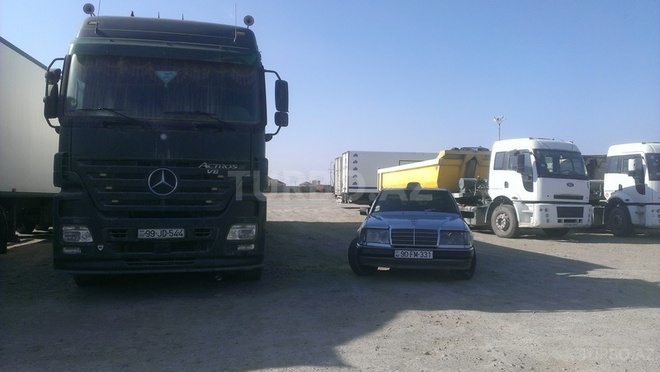 Mercedes E 220 1993, 558,682 km - 2.2 l - Bakı
