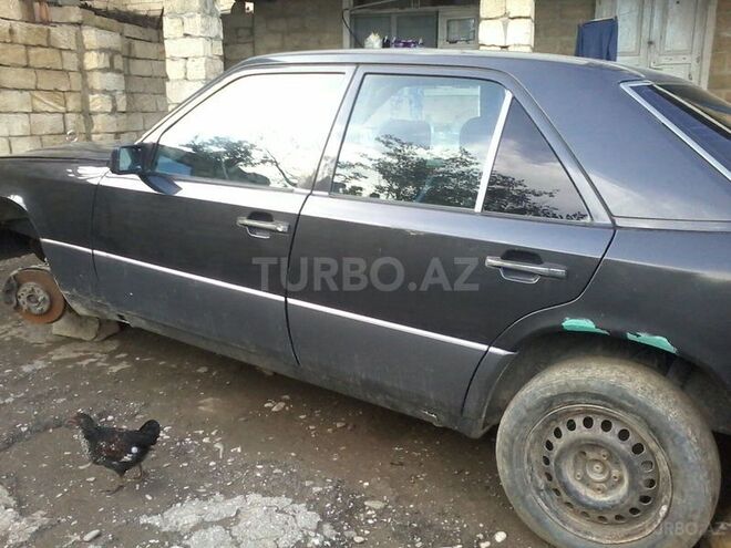 Mercedes E 200 1990, 40,000 km - 2.6 l - Şamaxı