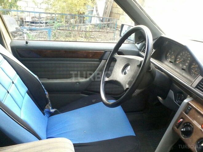 Mercedes E 200 1990, 40,000 km - 2.6 l - Şamaxı
