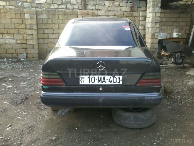 Mercedes E 200 1990, 40,000 km - 2.6 l - Şamaxı