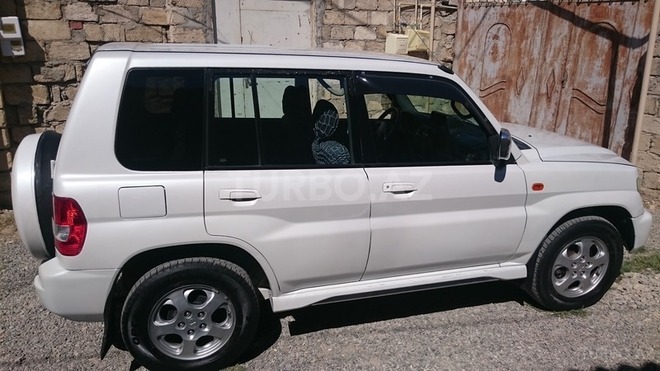 Mitsubishi Pajero io 2000, 200,000 km - 2.0 л - Bakı
