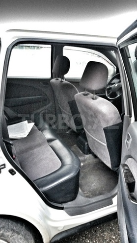 Mitsubishi Airtrek 2001, 200,000 km - 2.4 l - Quba