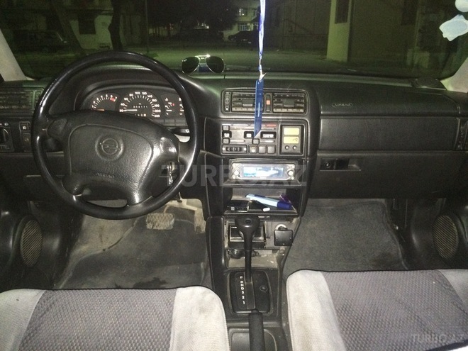 Opel Vectra 1994, 304,000 km - 2.0 l - Bakı