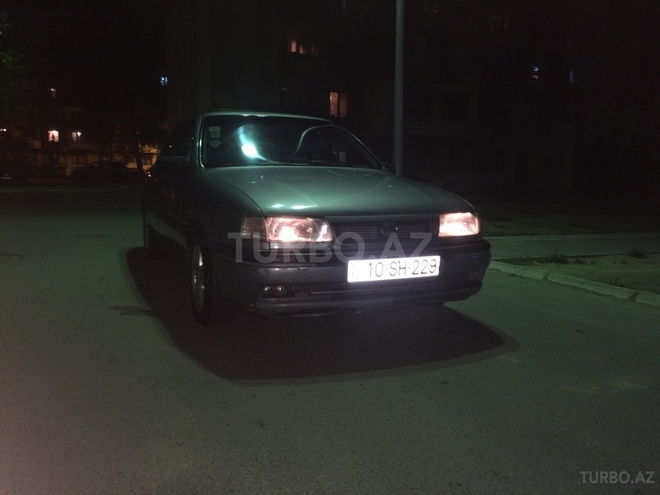 Opel Vectra 1994, 304,000 km - 2.0 l - Bakı