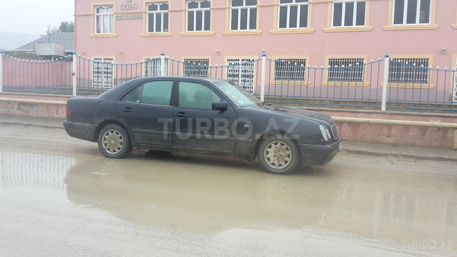 Mercedes E 220 1996, 350,000 km - 2.2 l - Bakı