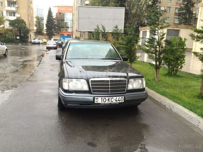 Mercedes E 220 1995, 280,000 km - 2.2 l - Bakı