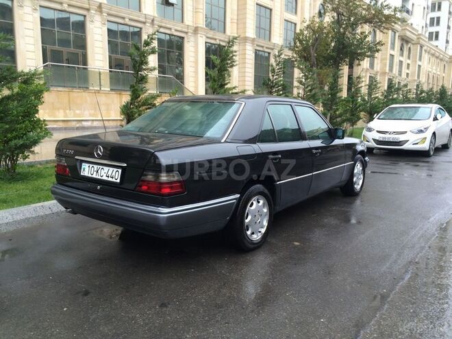 Mercedes E 220 1995, 280,000 km - 2.2 l - Bakı