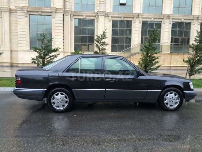 Mercedes E 220 1995, 280,000 km - 2.2 l - Bakı