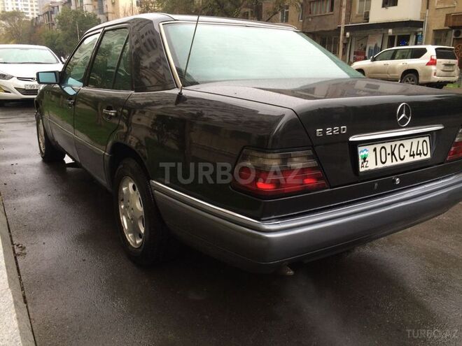 Mercedes E 220 1995, 280,000 km - 2.2 l - Bakı