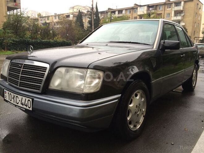Mercedes E 220 1995, 280,000 km - 2.2 l - Bakı
