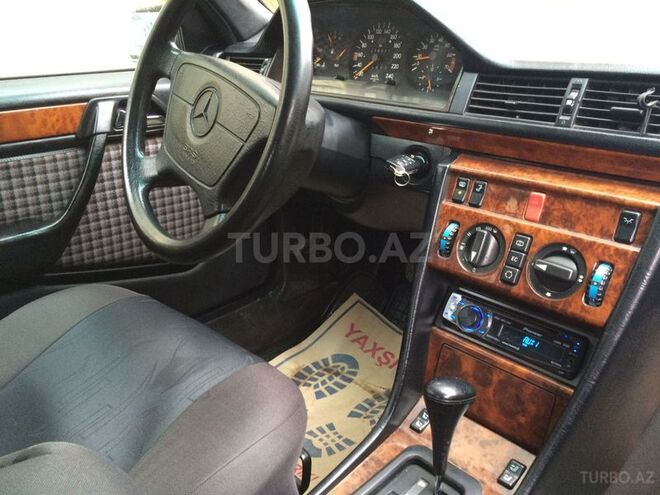 Mercedes E 220 1995, 280,000 km - 2.2 l - Bakı