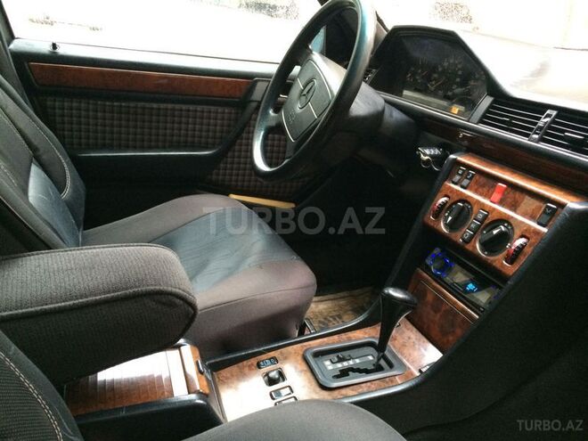 Mercedes E 220 1995, 280,000 km - 2.2 l - Bakı