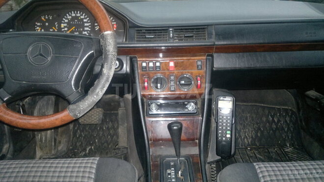 Mercedes E 220 1994, 387,924 km - 2.2 l - Bakı